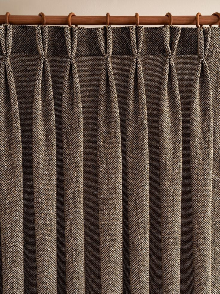 Pleated curtain header detail