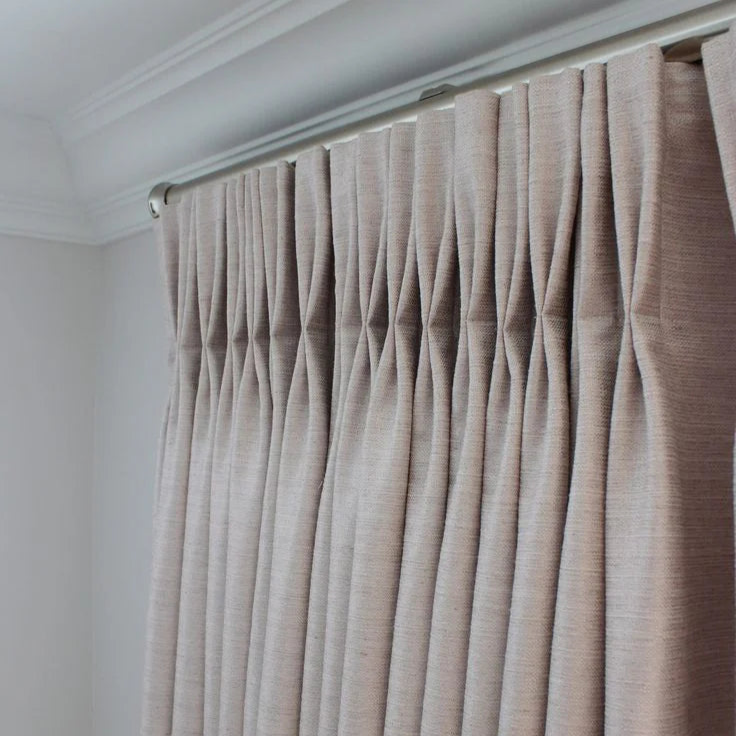Pinch pleat curtain header